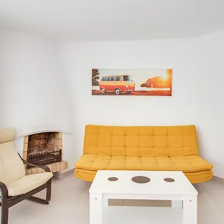 Modern Oasis 500m With Ac Wifi Pool شقة *