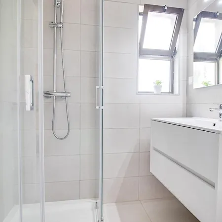 Modern Oasis 500m With Ac Wifi Pool Appartamento