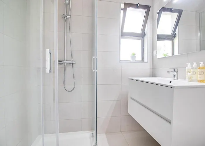 Modern Oasis 500m With Ac Wifi Pool Apartmán